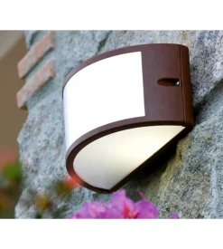 Applique aperta in alluminio per esterno - colore corten.