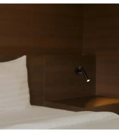 Applique slim da hotel nera per lettura 2w, 3000k