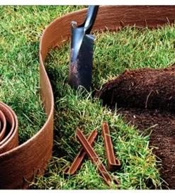 Bordura da esterno in plastica marrone con 6 picchetti 3 metri