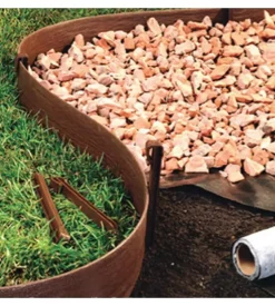 Bordura da esterno in plastica marrone con 6 picchetti 3 metri