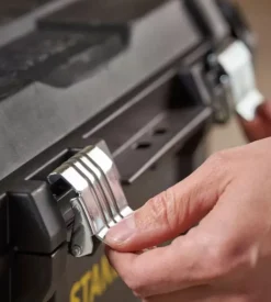 Cassetta porta utensili stanley "essential" con ruote, 66,5x34,4x40,4 cm