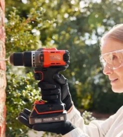 Kit valigetta trapano avvitatore a percussione a batteria black+decker 