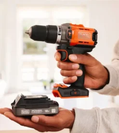 Kit valigetta trapano avvitatore a percussione a batteria black+decker 