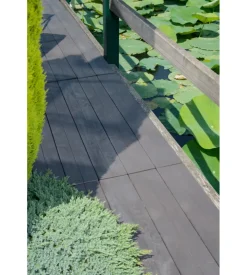 Piastrella da esterno a doga effetto legno marrone - 118x14,5x2,5 cm.