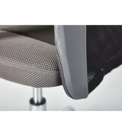 Poltroncina ufficio nera con braccioli e ruote, 55x54,5x85-95 cm