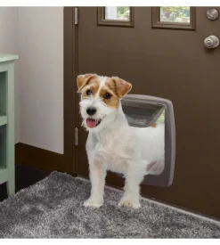 Portina per gatti grandi e cani di taglia media ferplast "swing 11" con chiusura 4 vie e protezione aria in plastica marrone 31x9,6x38,4 cm