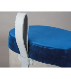 Pouf blu e grigio con maniglia in ecopelle, 38x32,5x43 cm