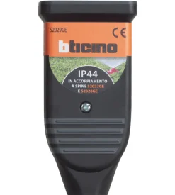 Presa 10/16a in caucciu' bimateri - bticino.