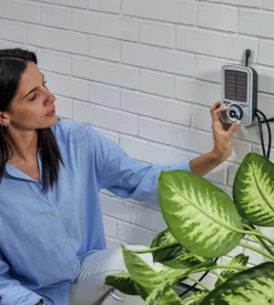 Programmatore d'irrigazione solare g.f. "aquatime solar uno.3 kit20" con 13 programmi per 20 vasi