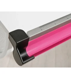 Scrivania inclinabile con colori intercambiabili, contenitore e gambe in metallo.