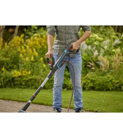 Spazzola multifunzione a batteria gardena 