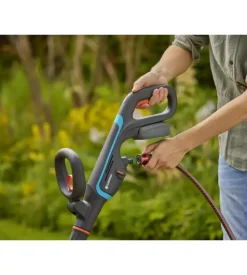 Spazzola multifunzione a batteria gardena 