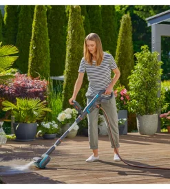 Spazzola multifunzione a batteria gardena 