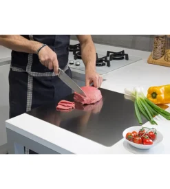 Spianatoio/tagliere in acciaio gimetal con antiscivolo e bordo, 49x47 cm