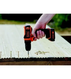 Trapano avvitatore a batteria compatto black+decker