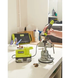 Utensile rotativo compatto a batteria ryobi